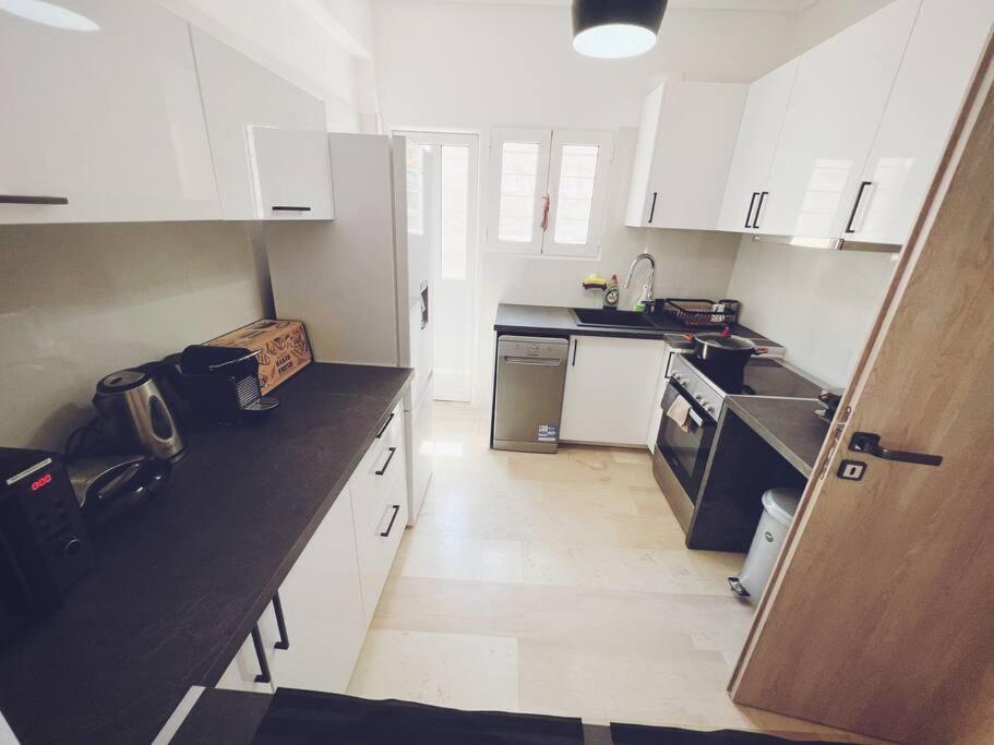 Minimal 3Br Apartment In Атина Екстериор снимка