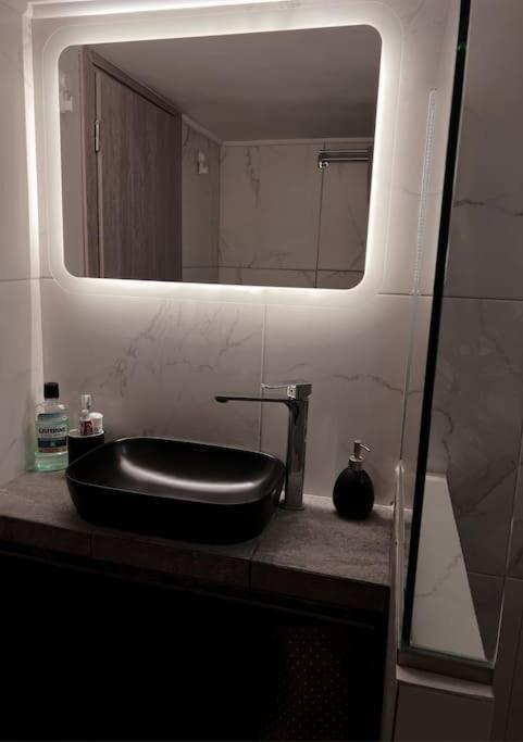 Minimal 3Br Apartment In Атина Екстериор снимка