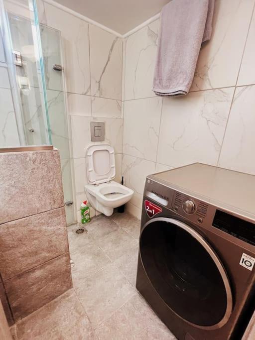 Minimal 3Br Apartment In Атина Екстериор снимка