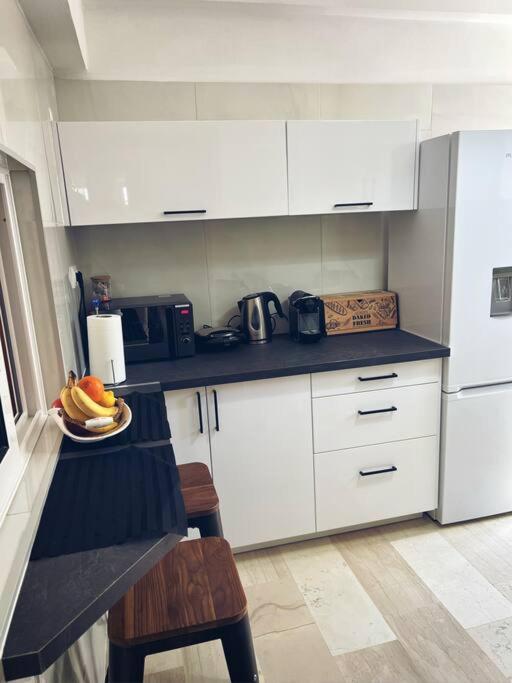 Minimal 3Br Apartment In Атина Екстериор снимка